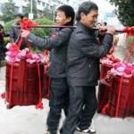 Cina, regalo di fidanzamento da 102 chili: sono 8.888.888 di yuan (Foto)