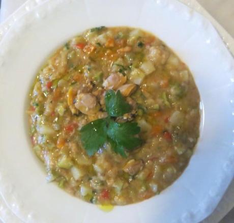 vongole veraci, verdure, pane