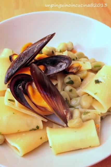 Paccheri con cozze, fave e pecorino