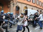 >>Studenti piazza, cariche Bologna, Torino, Palermo Napoli