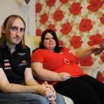 Debbi Wood, gelosa del ragazzo, lo sottopone a test della verità ogni giorno