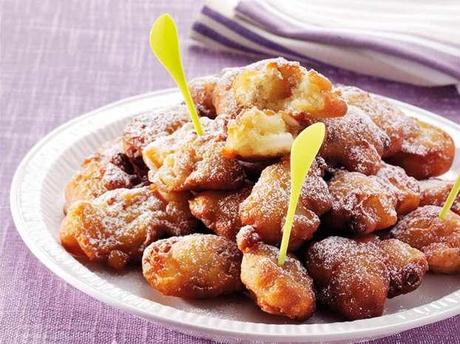 Frittelle con uvetta e pere.