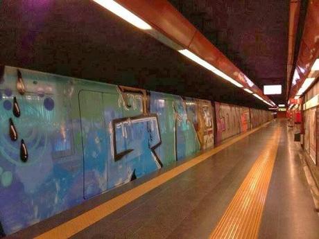 È possibile che i vandali writer impattino anche sul vostro tempo di attesa di una metro in stazione? Certo che è possibile