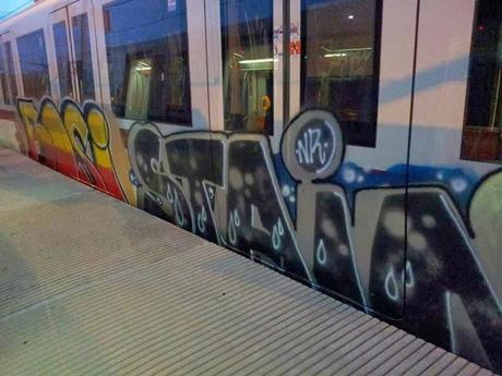 È possibile che i vandali writer impattino anche sul vostro tempo di attesa di una metro in stazione? Certo che è possibile