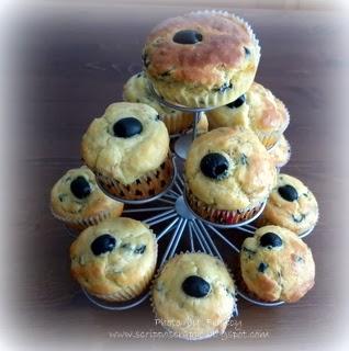 MUFFIN SALATI CON OLIVE E PROSCIUTTO COTTO