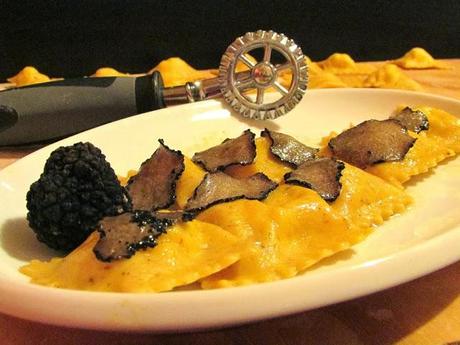 ESEGESI DELLA FELICITA' - RAVIOLI ALLE NOCCIOLE CON ROBIOLA E TARTUFO