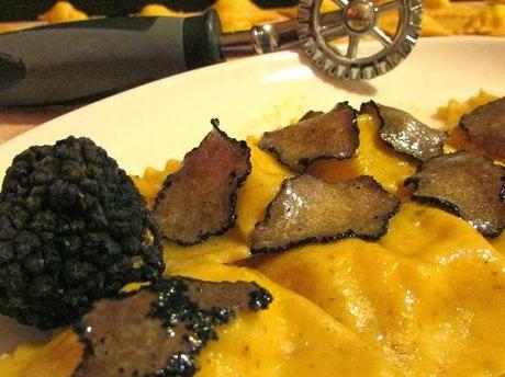 ESEGESI DELLA FELICITA' - RAVIOLI ALLE NOCCIOLE CON ROBIOLA E TARTUFO