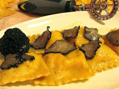 ESEGESI DELLA FELICITA' - RAVIOLI ALLE NOCCIOLE CON ROBIOLA E TARTUFO