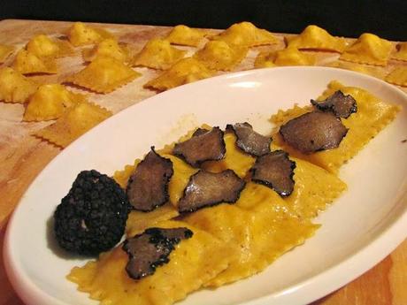 ESEGESI DELLA FELICITA' - RAVIOLI ALLE NOCCIOLE CON ROBIOLA E TARTUFO