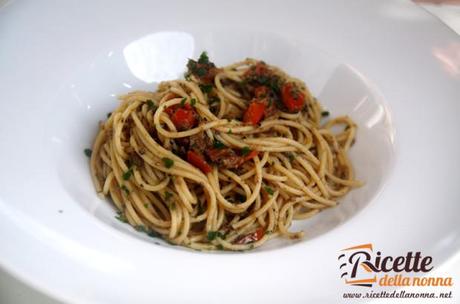 ricette spaghetti funghi olive