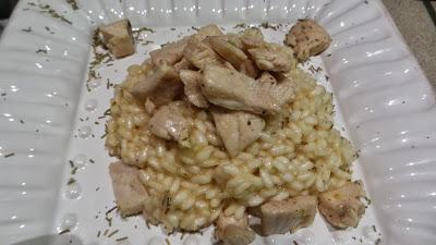 RISOTTO CON BOCCONCINI DI POLLO AL LIMONE,ROSMARINO E PARMIGIANO.