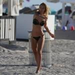 Petra Venova in spiaggia a Miami gioca con la sorella07