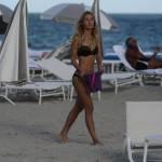 Petra Venova in spiaggia a Miami gioca con la sorella (foto)