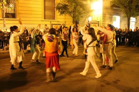 Flashmob - I bambini che ballano in fascia