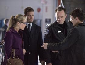 Arrow: prime immagini di Barry Allen The CW Grant Gustin Flash Arrow 