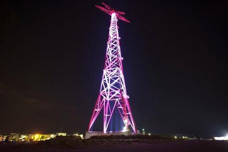 SI SPENGONO LE LUCI NEL PILONE DELLO STRETTO DI MESSINA