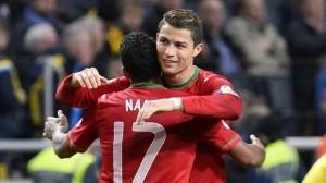 Nani e CR7 esultano dopo la qualificazione del Portogallo (uefa.com)