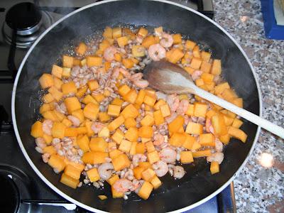 Farro allo zenzero con zucca e gamberetti