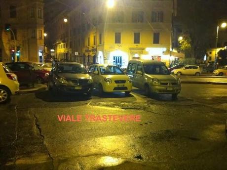 Lo scorso fine settimana da incubo di Trastevere. L'abisso di violenza e sopraffazione della sosta selvaggia. Completamente impunita