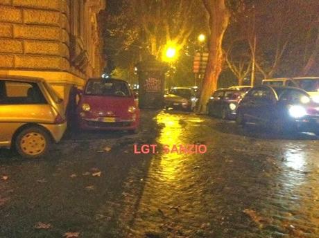 Lo scorso fine settimana da incubo di Trastevere. L'abisso di violenza e sopraffazione della sosta selvaggia. Completamente impunita