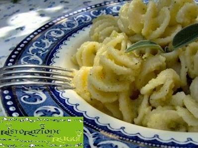 Orecchiette Mandorla e Salvia in collaborazione con PASSIONE STABIA