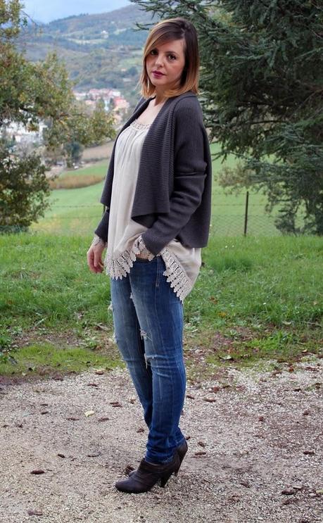 Outfit: camicia con dettagli in pizzo e cardigan Mia Wish