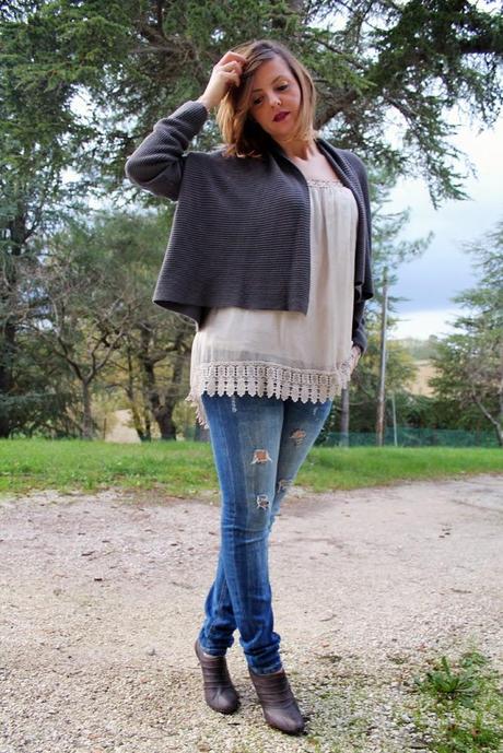 Outfit: camicia con dettagli in pizzo e cardigan Mia Wish