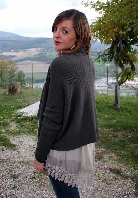 Outfit: camicia con dettagli in pizzo e cardigan Mia Wish