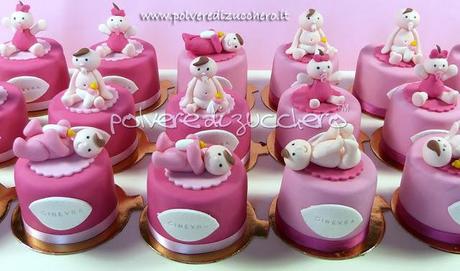 mini cakes decorate battesimo polvere di zucchero