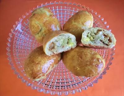 Pirozki con ripieno al cavolo cappuccio e uova sode - Cucina russa