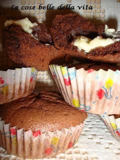 Muffin al cacao dal cuore bianco