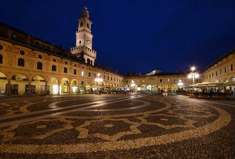 Piazza Ducale di Vigevano, fotografia di Lindor, finalista concorso fotografico comuni italiani 