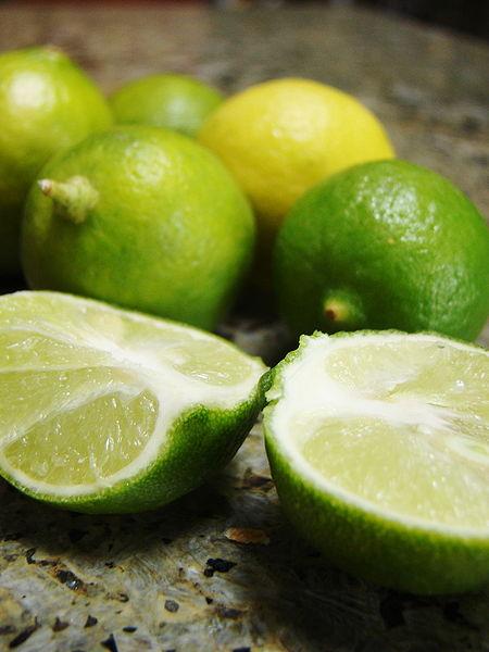 File: Limes su granito counter.jpg