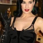 Dita Von Teese presenta “Erotique”, il nuovo profumo (foto)