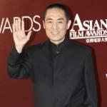 Cina, caccia a Zhang Yimou: padre 7 volte, violato legge “figlio unico”