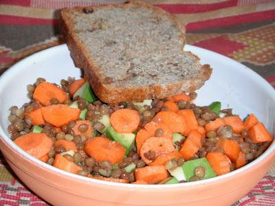 Insalata di lenticchie, carote ed avocado