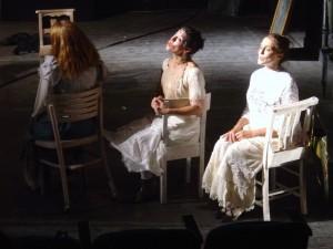 “Le tre sorelle”: Anton Cechov in scena al Teatro Leonardo, fino al 24 novembre, Milano