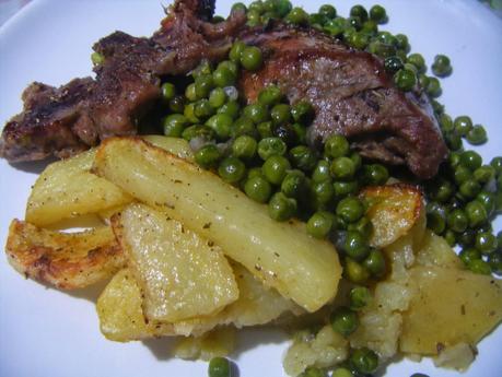 Tacchino al forno con patate e piselli