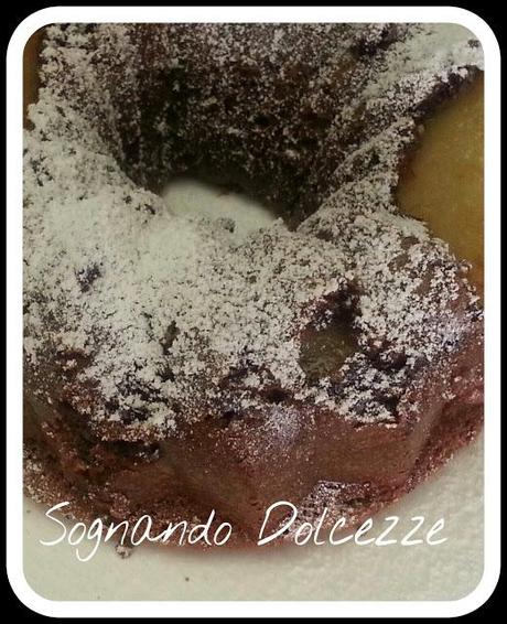 Ciambella al cioccolato, panna e pera