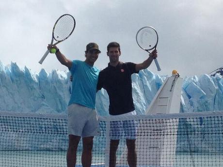 La spettacolare esibizione di Rafa Nadal e Djokovic davanti al ghiacciaio Perito Moreno