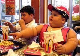 Bambini americani in un fast-food (daniel-alexander-book.blogspot.com)