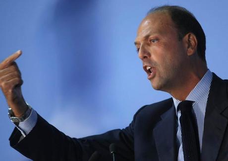 Angelino Alfano: “Berlusconi violentato da estremisti Fi”