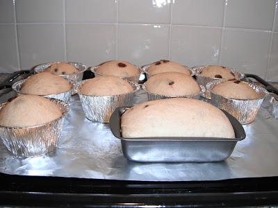 Mini panettoni alle gocce di cioccolato (ricetta semplice)