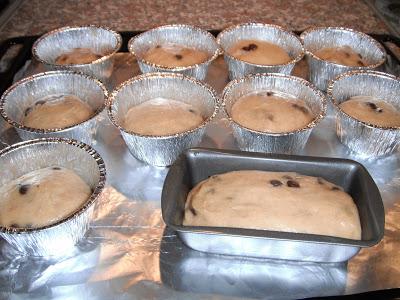 Mini panettoni alle gocce di cioccolato (ricetta semplice)