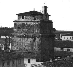 Viareggio - Torre Matilde - Foto tratta da Viareggio Ieri -N.19- settembre 1990