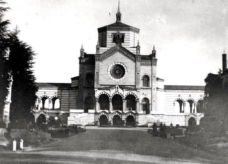 http://upload.wikimedia.org/wikipedia/it/1/10/Milano,_Cimitero_Monumentale.jpg