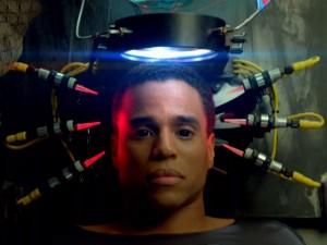 Almost Human, una scena con Michael Ealy