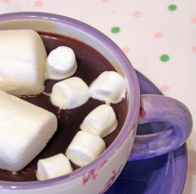 SUPER CIOCCOLATA CALDA con MARSHMALLOWS come se piovesse