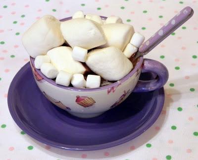 SUPER CIOCCOLATA CALDA con MARSHMALLOWS come se piovesse