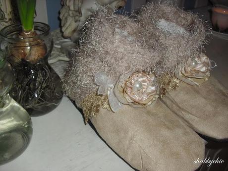 scarpine calde calde in stile shabby chic